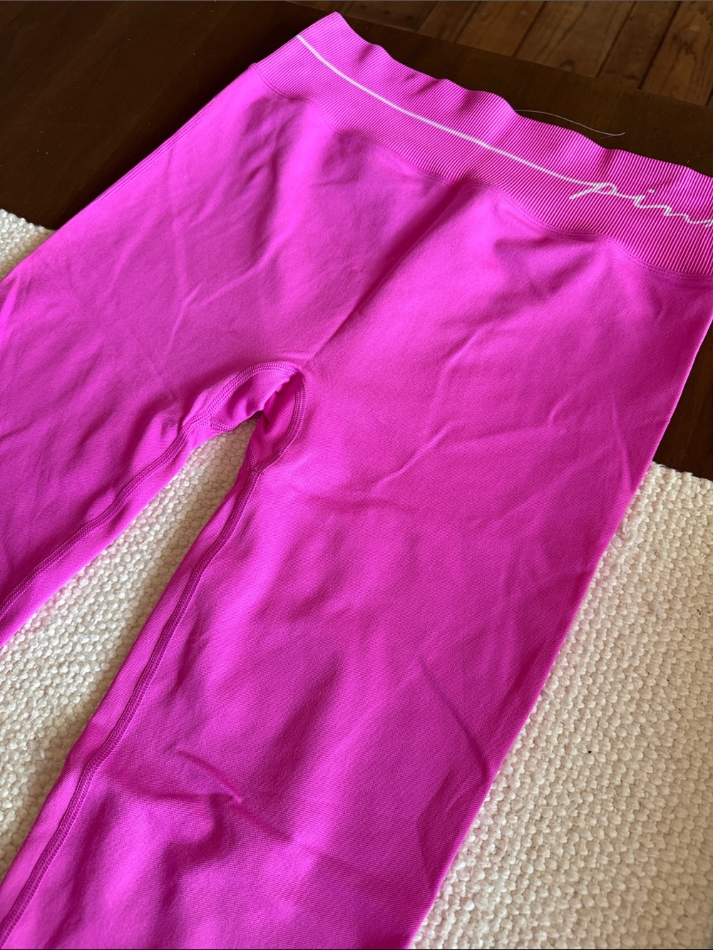 PINK Victoria's Secret Hot Pink Seamless Leggings - Picture 4 of 9